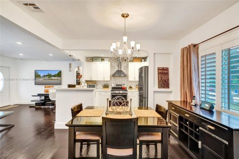 Villa ou maison à vendre à Miami, Floride: 2 chambres, 128.11 m2 № 1967441 - photo 9