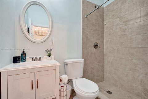 Villa ou maison à vendre à Miami, Floride: 2 chambres, 128.11 m2 № 1967441 - photo 24