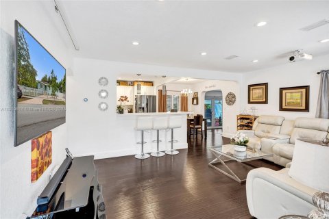 Villa ou maison à vendre à Miami, Floride: 2 chambres, 128.11 m2 № 1967441 - photo 10