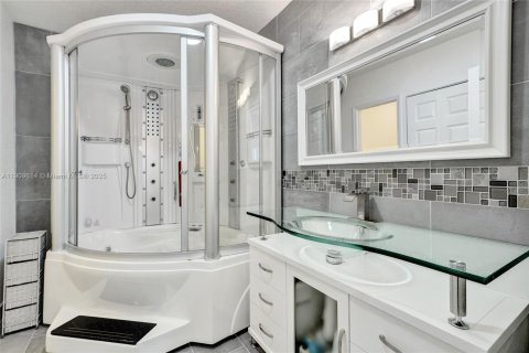 Villa ou maison à vendre à Miami, Floride: 2 chambres, 128.11 m2 № 1967441 - photo 14