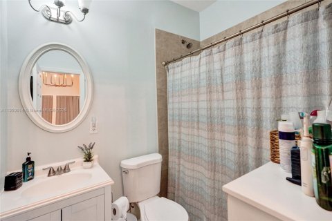 Villa ou maison à vendre à Miami, Floride: 2 chambres, 128.11 m2 № 1967441 - photo 23