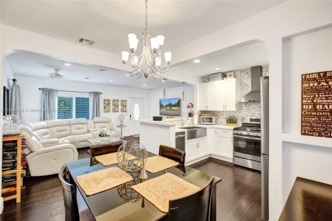 Villa ou maison à vendre à Miami, Floride: 2 chambres, 128.11 m2 № 1967441 - photo 8