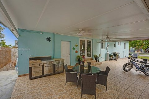 Villa ou maison à vendre à Miami, Floride: 2 chambres, 128.11 m2 № 1967441 - photo 28