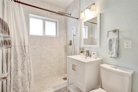 Villa ou maison à vendre à Miami, Floride: 2 chambres, 128.11 m2 № 1967441 - photo 18