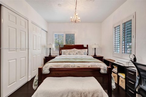 Villa ou maison à vendre à Miami, Floride: 2 chambres, 128.11 m2 № 1967441 - photo 11