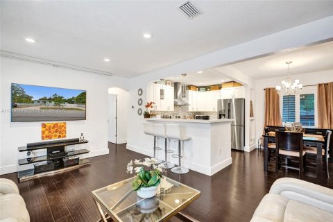 Villa ou maison à vendre à Miami, Floride: 2 chambres, 128.11 m2 № 1967441 - photo 7