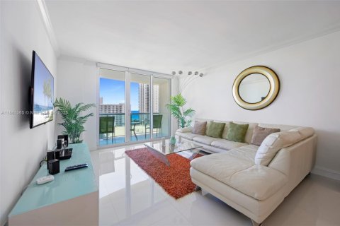 Condo in Sunny Isles Beach, Florida, 2 bedrooms  № 2014020 - photo 3