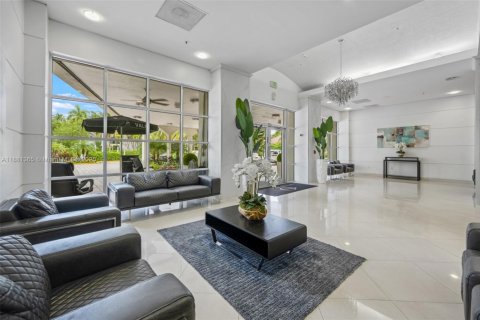 Condo in Sunny Isles Beach, Florida, 2 bedrooms  № 2014020 - photo 19