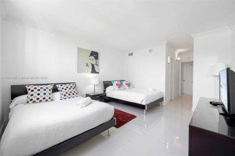 Condo in Sunny Isles Beach, Florida, 2 bedrooms  № 2014020 - photo 11