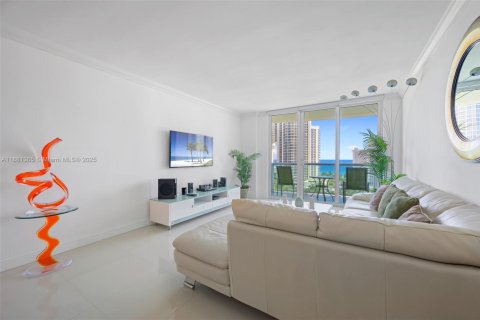Condo in Sunny Isles Beach, Florida, 2 bedrooms  № 2014020 - photo 4