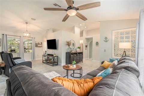 Casa en venta en Spring Hill, Florida, 3 dormitorios, 151.71 m2 № 1819373 - foto 8