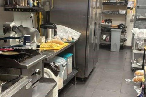 Купить коммерческую недвижимость в Майами, Флорида № 1988216 - фото 5