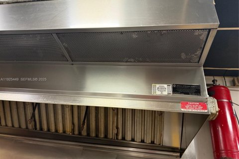 Купить коммерческую недвижимость в Майами, Флорида № 1988216 - фото 6