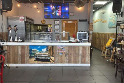 Купить коммерческую недвижимость в Майами, Флорида № 1988216 - фото 1