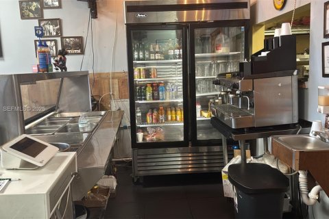 Купить коммерческую недвижимость в Майами, Флорида № 1988216 - фото 3