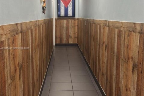 Купить коммерческую недвижимость в Майами, Флорида № 1988216 - фото 4