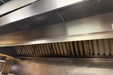 Купить коммерческую недвижимость в Майами, Флорида № 1988216 - фото 7