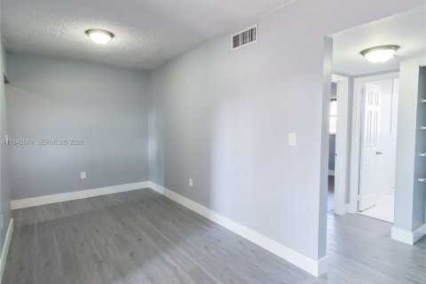 Снять в аренду кондоминиум в Хайалиа, Флорида 2 спальни, 74.04м2, № 2004696 - фото 7