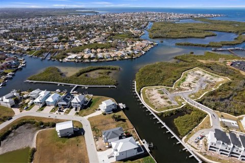 Купить виллу или дом в Нью-Порт-Ричи, Флорида 10 комнат, 285.86м2, № 2205421 - фото 18