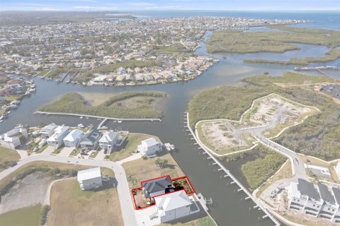 Купить виллу или дом в Нью-Порт-Ричи, Флорида 10 комнат, 285.86м2, № 2205421 - фото 22