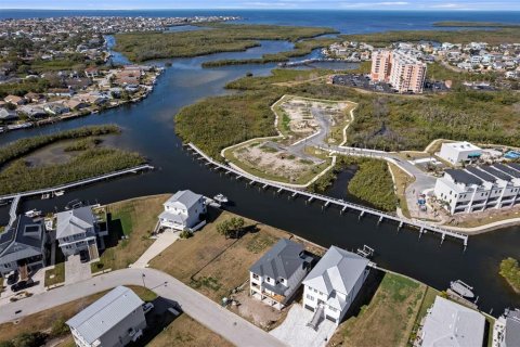 Купить виллу или дом в Нью-Порт-Ричи, Флорида 10 комнат, 285.86м2, № 2205421 - фото 20