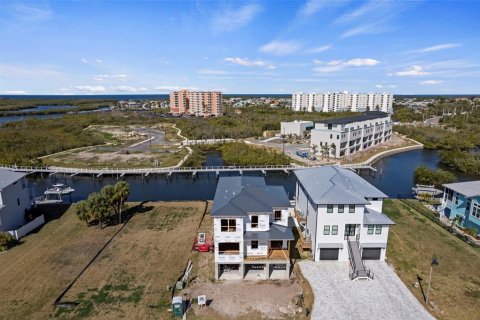 Купить виллу или дом в Нью-Порт-Ричи, Флорида 10 комнат, 285.86м2, № 2205421 - фото 3