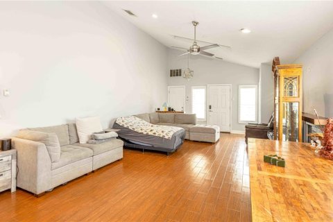 House in Casselberry, Florida 4 bedrooms, 205.31 sq.m. № 1847896 - photo 8