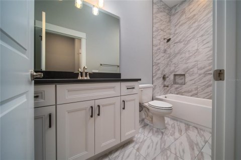 House in Live Oak, Florida 4 bedrooms, 199.28 sq.m. № 1678266 - photo 5