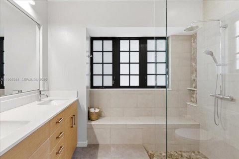 Casa en venta en Miami, Florida, 3 dormitorios, 169.83 m2 № 2029397 - foto 10
