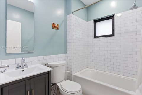 Casa en venta en Miami, Florida, 3 dormitorios, 169.83 m2 № 2029397 - foto 18
