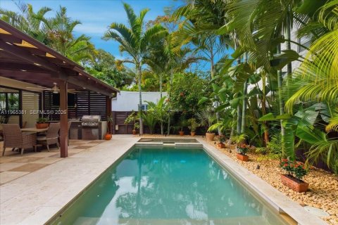 Casa en venta en Miami, Florida, 3 dormitorios, 169.83 m2 № 2029397 - foto 15