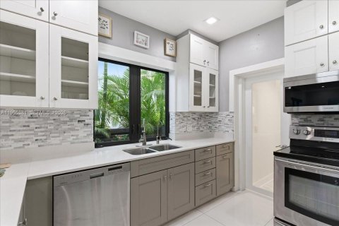 Casa en venta en Miami, Florida, 3 dormitorios, 169.83 m2 № 2029397 - foto 28