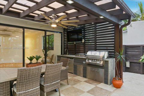 Casa en venta en Miami, Florida, 3 dormitorios, 169.83 m2 № 2029397 - foto 2