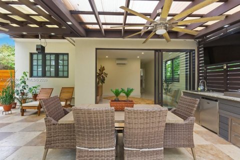 Casa en venta en Miami, Florida, 3 dormitorios, 169.83 m2 № 2029397 - foto 24
