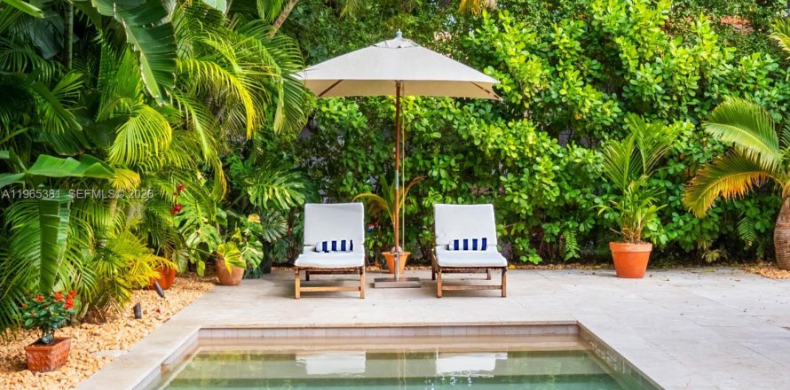 Casa en Miami, Florida 3 dormitorios, 169.83 m2 № 2029397