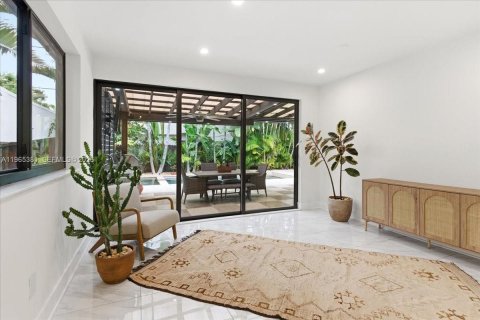 Casa en venta en Miami, Florida, 3 dormitorios, 169.83 m2 № 2029397 - foto 27