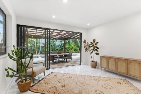 Casa en venta en Miami, Florida, 3 dormitorios, 169.83 m2 № 2029397 - foto 7