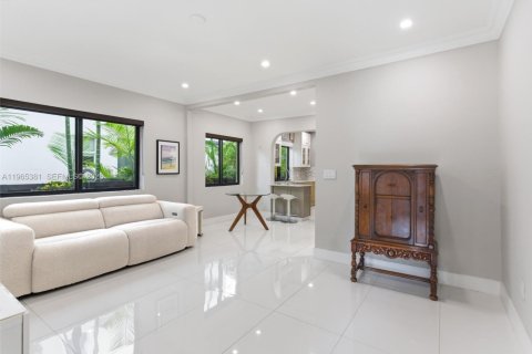 Casa en venta en Miami, Florida, 3 dormitorios, 169.83 m2 № 2029397 - foto 30