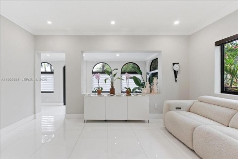Casa en venta en Miami, Florida, 3 dormitorios, 169.83 m2 № 2029397 - foto 3