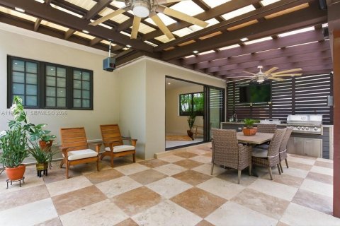 Casa en venta en Miami, Florida, 3 dormitorios, 169.83 m2 № 2029397 - foto 12