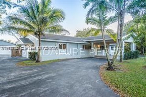 Villa ou maison à vendre à Miami, Floride: 4 chambres, 334.08 m2 № 1974882 - photo 3
