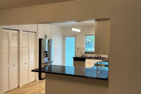 Villa ou maison à vendre à Miami, Floride: 4 chambres, 334.08 m2 № 1974882 - photo 24