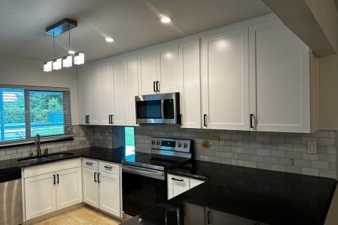 Villa ou maison à vendre à Miami, Floride: 4 chambres, 334.08 m2 № 1974882 - photo 25