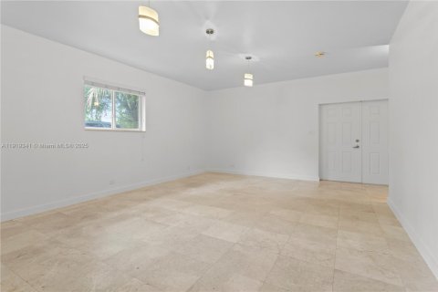 Villa ou maison à vendre à Miami, Floride: 4 chambres, 334.08 m2 № 1974882 - photo 18