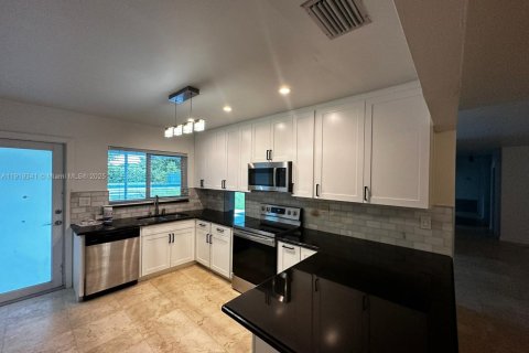 Villa ou maison à vendre à Miami, Floride: 4 chambres, 334.08 m2 № 1974882 - photo 27