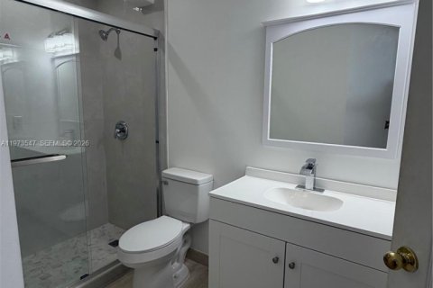 Снять в аренду таунхаус в Майами, Флорида 2 спальни, 101.26м2, № 2033301 - фото 7