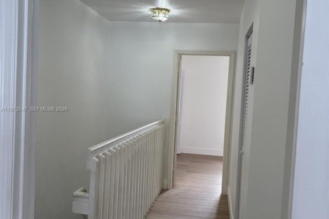 Снять в аренду таунхаус в Майами, Флорида 2 спальни, 101.26м2, № 2033301 - фото 9