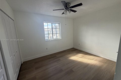 Снять в аренду таунхаус в Майами, Флорида 2 спальни, 101.26м2, № 2033301 - фото 13