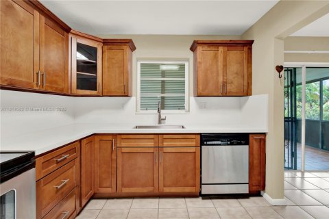 House in Palmetto Bay, Florida 3 bedrooms, 100.15 sq.m. № 1777756 - photo 13