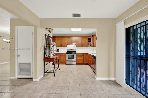 House in Palmetto Bay, Florida 3 bedrooms, 100.15 sq.m. № 1777756 - photo 10